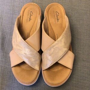 Clarks Women's Champagne Cross Two Strap Size 8 Slide